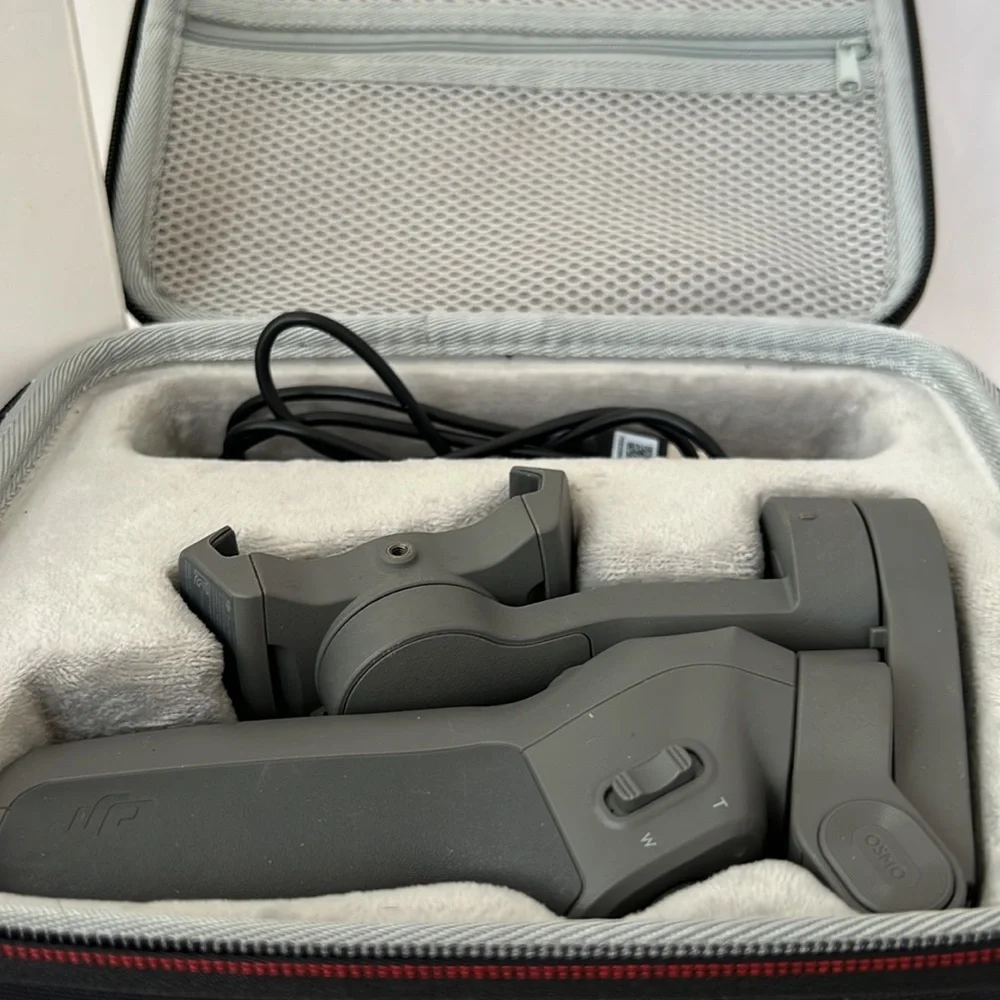 DJI OSMO MOBILE 3 Gimbal Stabilizer for Smartphones, Like New!Case Included.